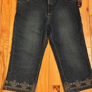 Lee Blue Cropped Jeans with Distressed Details 16W